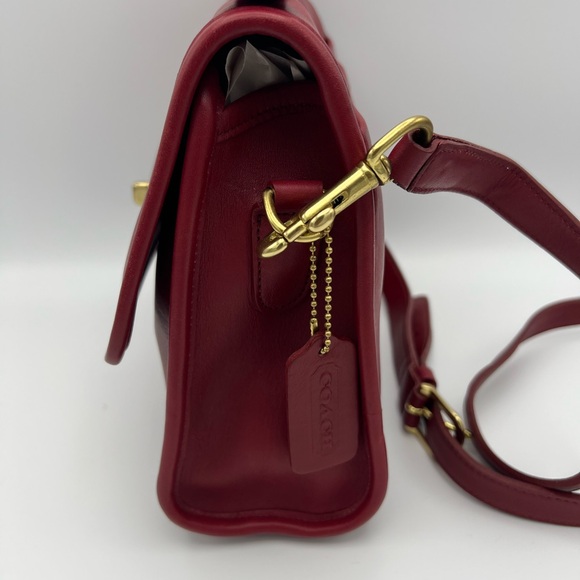 Elegant Vintage Red Leather Coach Court Shoulder Bag - Picture 8 of 15